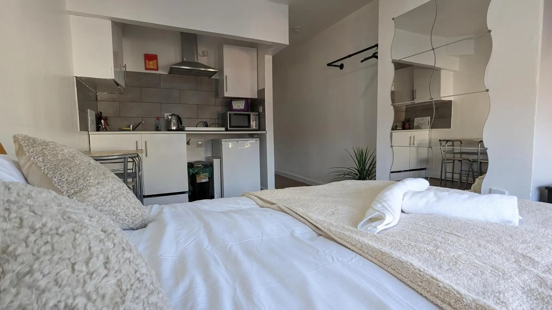 Inner-City Apartments - Basic Amenites Cardiff