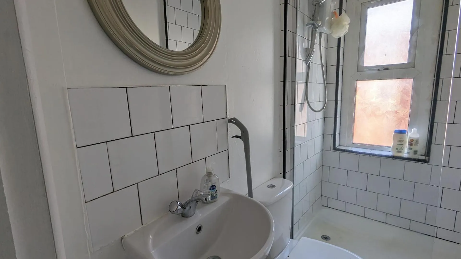 Inner-City Apartments - Basic Amenites Cardiff 0*,  Storbritannien