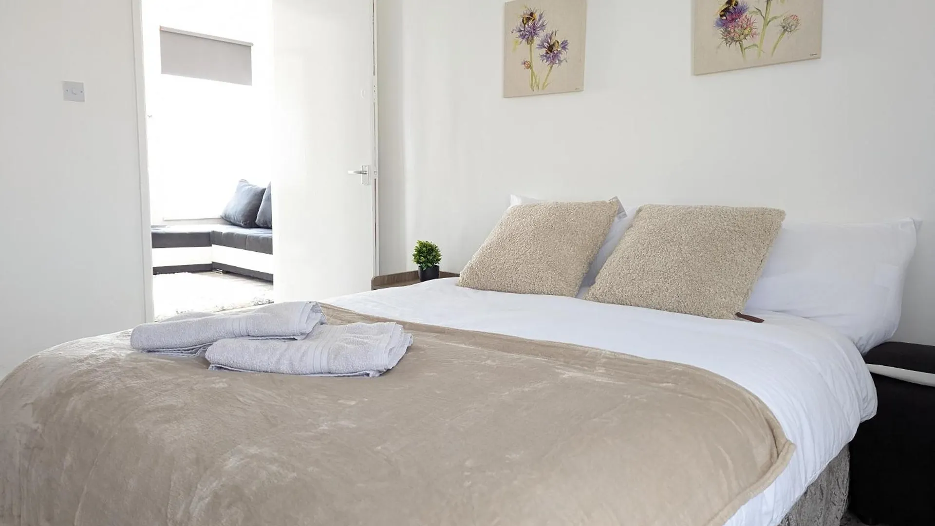 Inner-City Apartments - Basic Amenites Cardiff